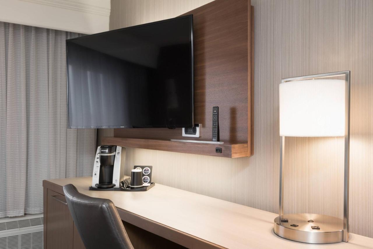 Courtyard By Marriott Toronto Vaughan Exterior photo