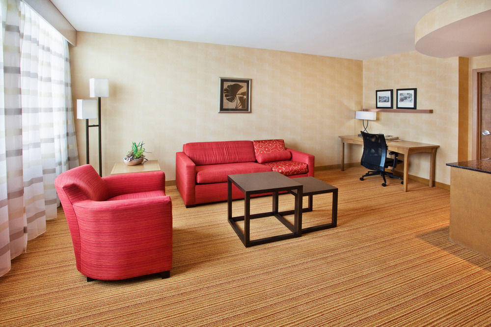 Courtyard By Marriott Toronto Vaughan Exterior photo