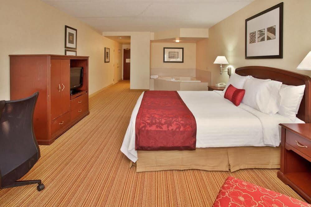 Courtyard By Marriott Toronto Vaughan Exterior photo